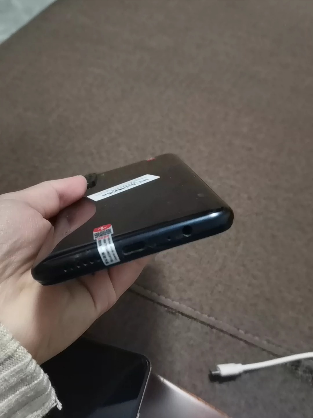 #爆款低价神机 中国电信 麦芒 9 8G+128G 黑色 国行 电信版 全原装无拆修 外壳有磨损，磕碰如图 后镜片缺失，屏幕外层玻璃有裂痕，些许如图所示， 不影